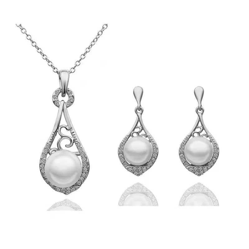 Комплект женских ювелирных изделий с жемчугом и кристаллами | Украшения