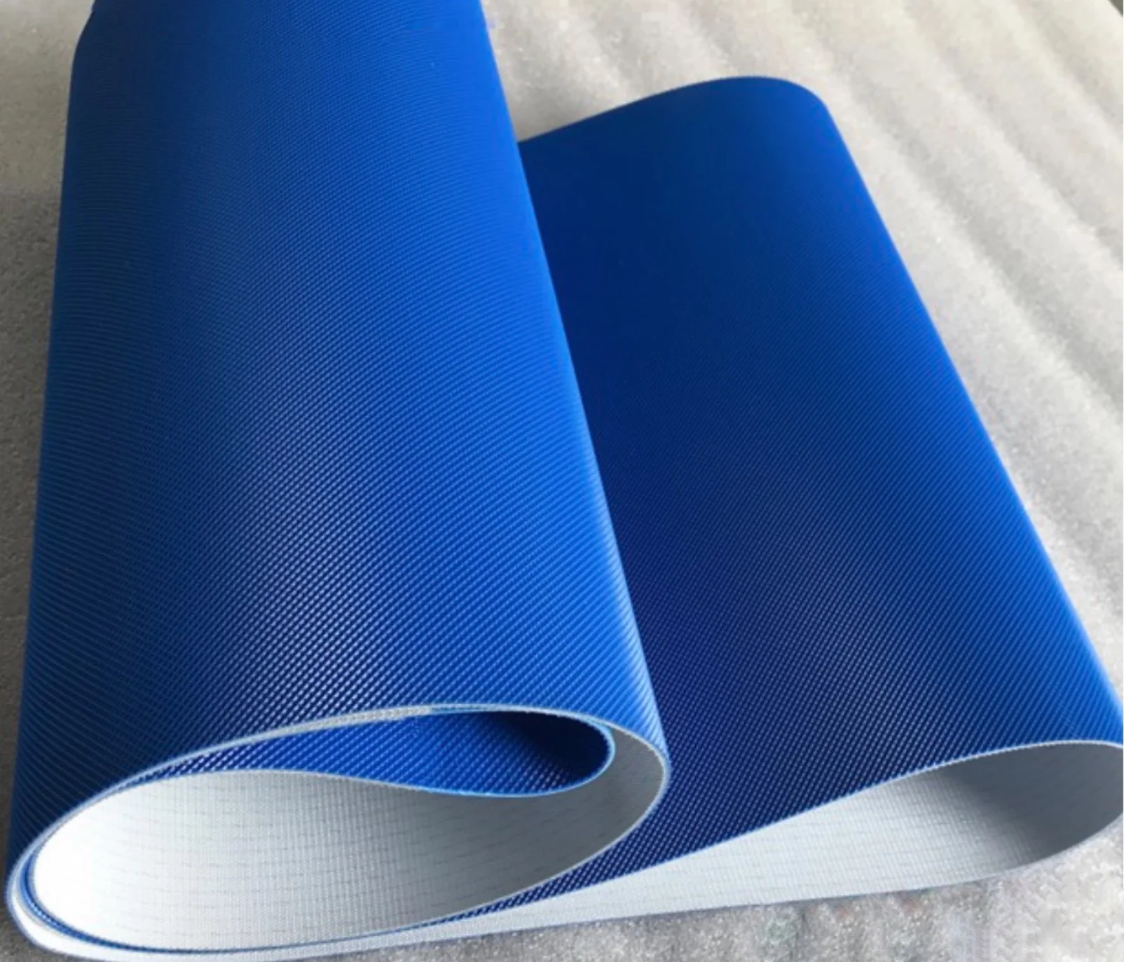 

Perimeter:1300x80x2mm Blue PVC Diamond Lattice Conveyor Belt (Customized Size)