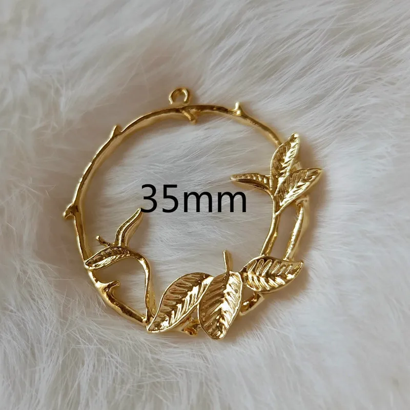 Оправа для ювелирных изделий в виде ажурных листьев с листьями отверстием сзади