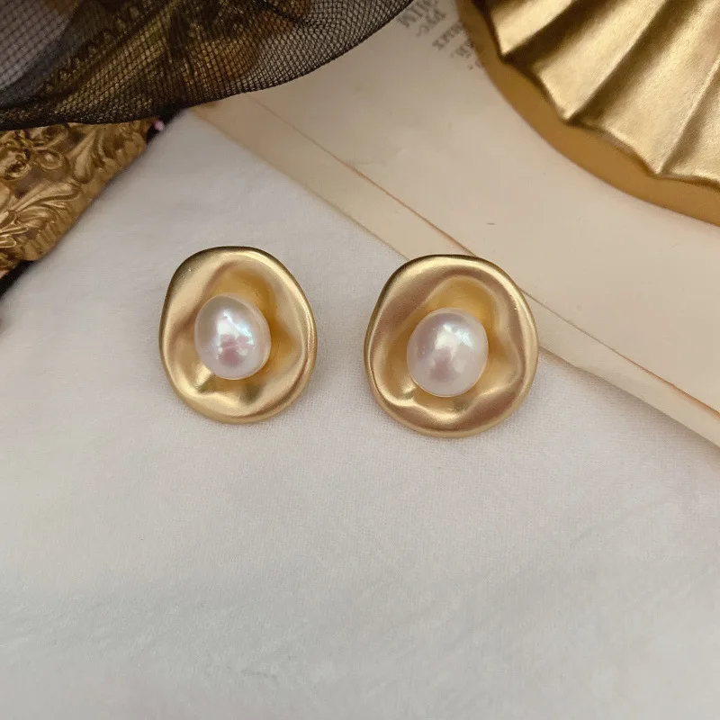 

Vintage Baroque Pearl 925 Silver Needle Stud Earrings for women Fashion Personality Frosted Gold Light Luxury Ear Fine Jewelry