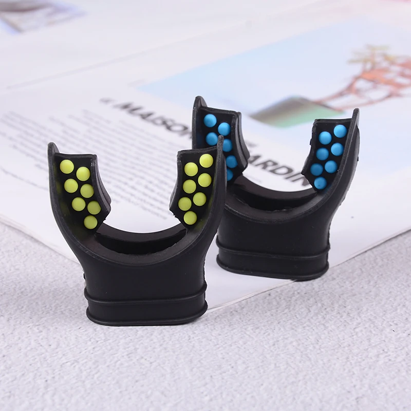 

Scuba Diving Silicone Tab Replacement Regulator Snorkel Fit Mouth Piece 2 Colors 1PCS