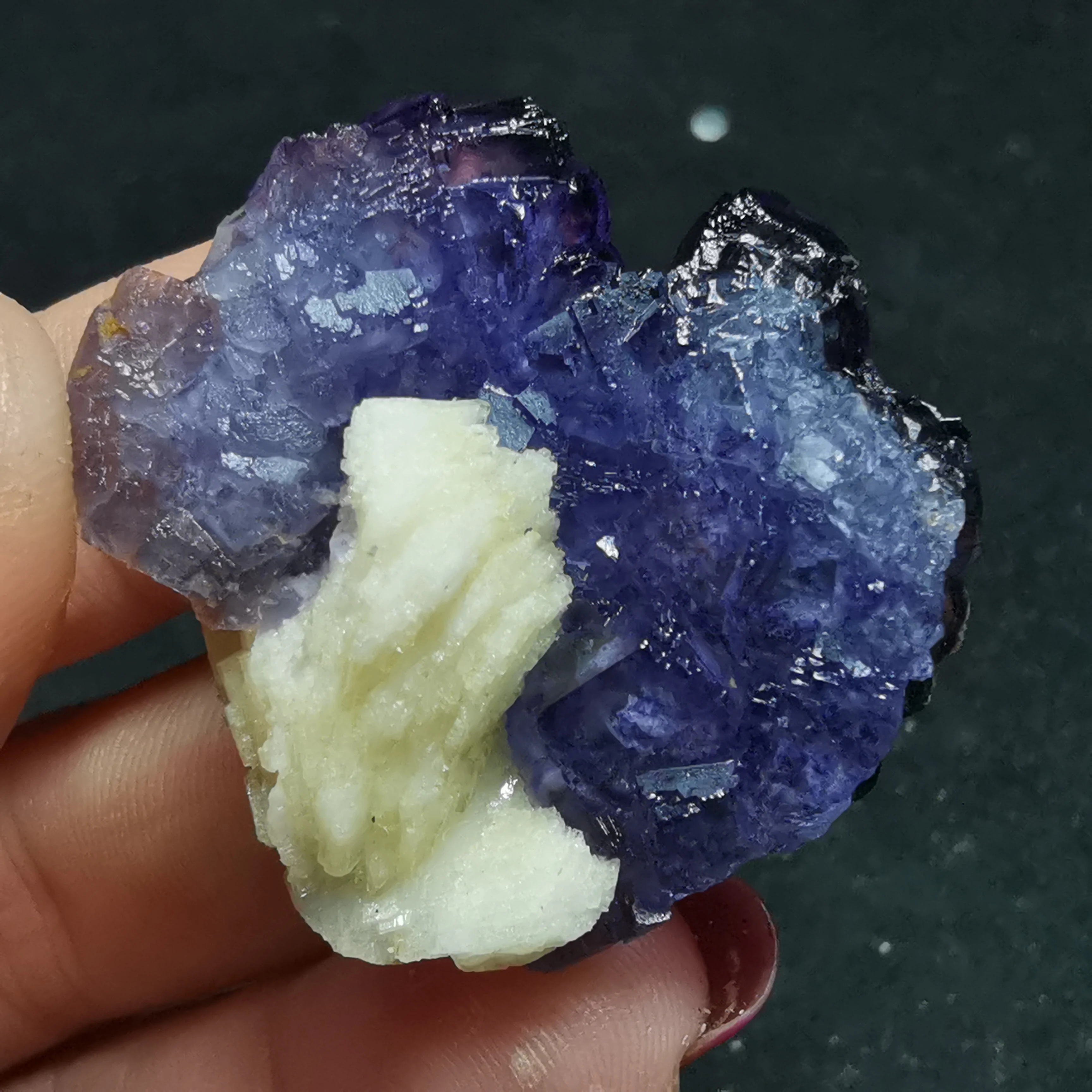 

18.2Rare natural purple fluorite and barite crystal aura energy stone decorated with Quartz Gemstone