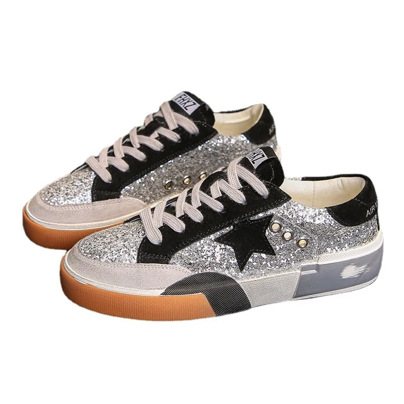 

Новинка корейские темные черные блестящие грязные туфли женские кожаные кроссовки увеличенная плоская обувь Серебристые грязные туфли с б...