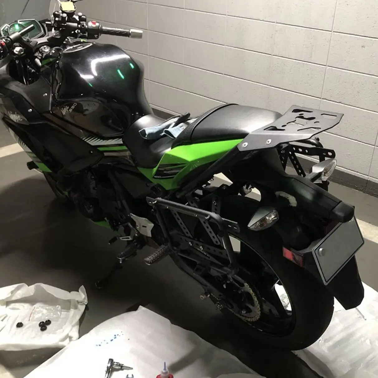 Задняя багажная стойка для мотоцикла поддерживающая полка держатель кронштейн