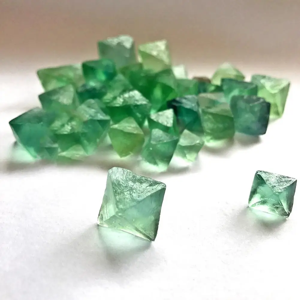 Натуральный октахедрал цветной флюорит натуральный драгоценный камень