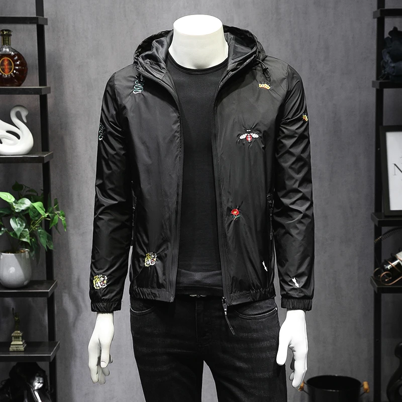 

Hooded White Men Jacket US Great Designer Brand Autumn Snake Embroidery Men's Jacket with Hat Outerwear Thin Coat 4XL 5XL 2106