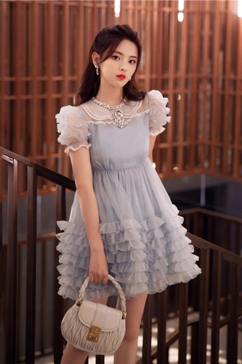 

Yang Chaoyue, star, the same runaway princess can be cute, love dress, bubble sleeve, fried Street skirt, wear gently