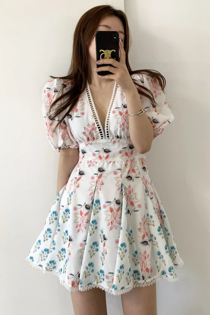 

Korejpaa Women Jumpsuits 2021 Summer French Retro Deep V-Neck Hollow Lace Stitching High Waist Puff Sleeve Printed Vestidos