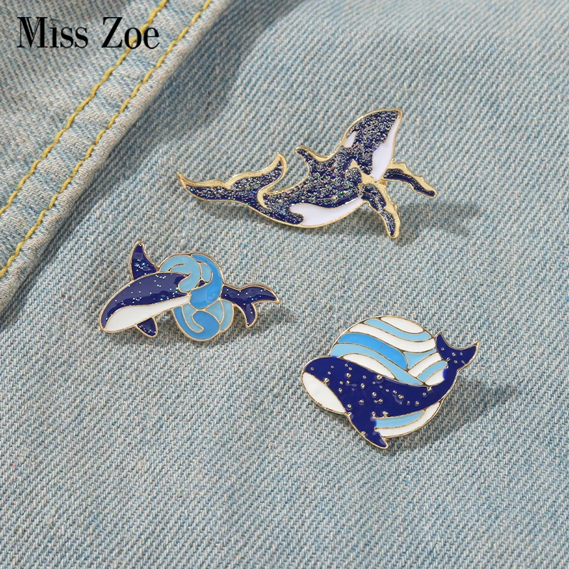 

Sea Animals Enamel Pins Blue Whale Shark Brooches Bag Lapel Pin Cartoon Ocean Organism Badge Men Women Jewelry Gift for Child