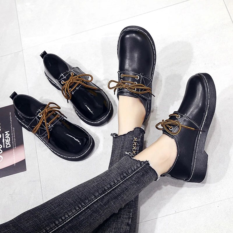 

Autumn Women Shoes Black Patent Leather Lace-up Leather Shoes Warm Plus Size Low-Heeled British Style Women Casual Flat Shoes