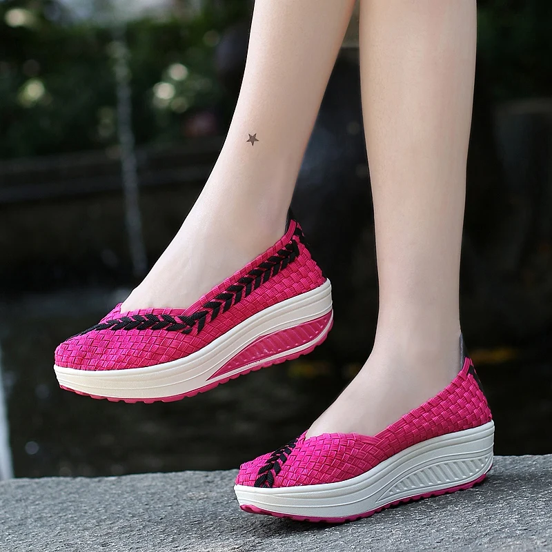 Женские кроссовки на плоской подошве плетеные сандалии танкетке удобные пляжные