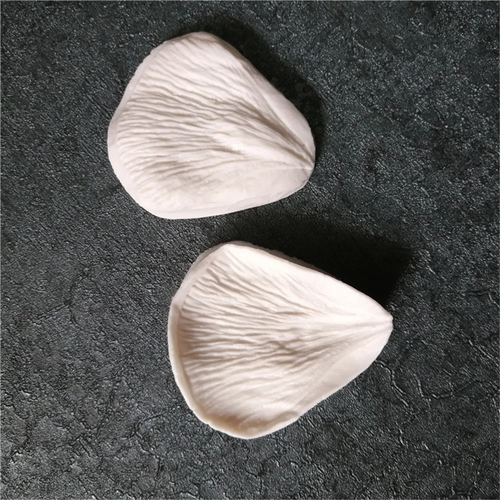 Формы из силиконовой глины имитируют узоры в виде цветов и яиц вены