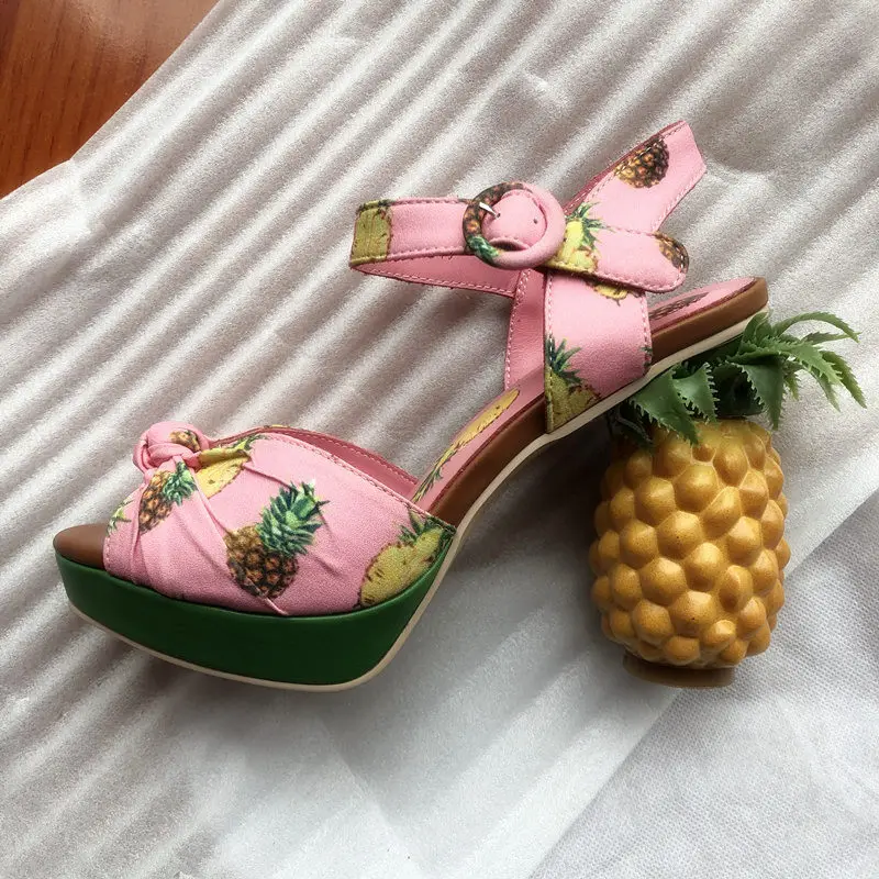 Роскошные женские сандалии из натуральной кожи фирменные на высоком каблуке с