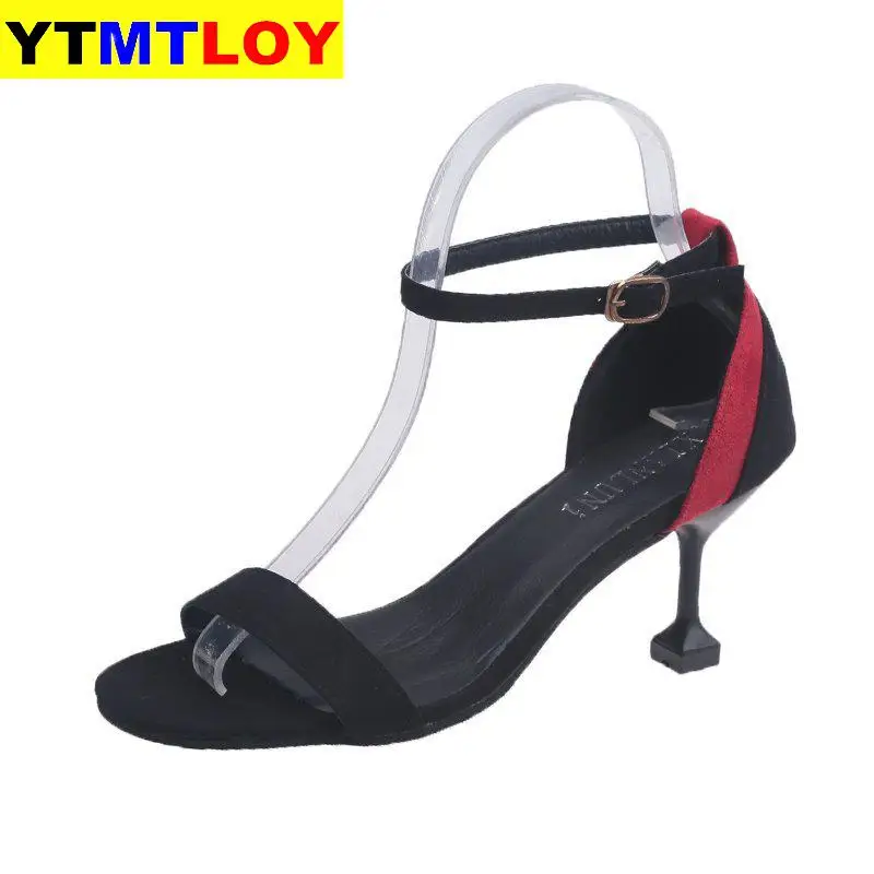 Сандалии женские на высоком каблуке выразительные босоножки с ремешком