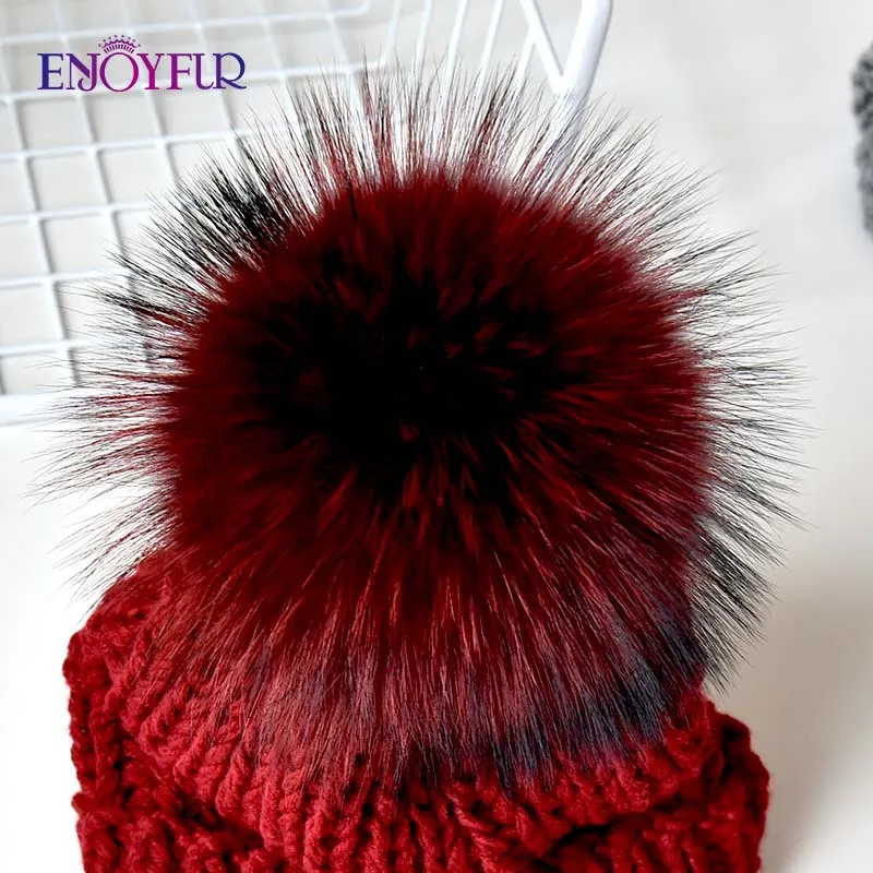Женские шапки ручной работы с козырьком ENJOYFUR, теплые толстые шапки с помпоном из натурального меха енота, для зимы