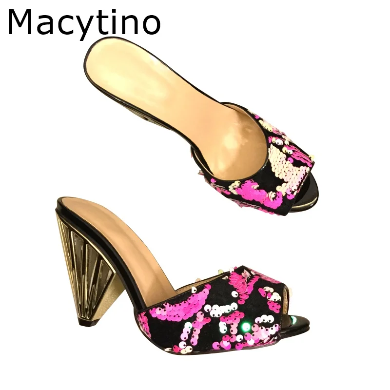 Сандалии женские на высоком каблуке шлепанцы с золотыми шипами странный каблук