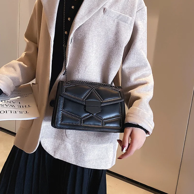 

2019 Vintage Leather Crossbody Bags For Women Travel Handbag Chain Fashion Rivet Lock Small Shoulder Messenger Bags Female Bag