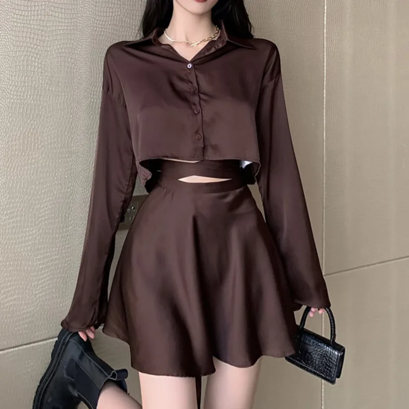 

Женский элегантный атласный комплект из двух предметов, короткий кардиган с расклешенными рукавами и длинными рукавами и привлекательная ...