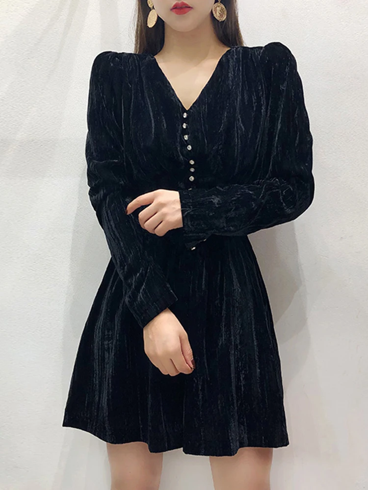 Тонкое бархатное платье в стиле ретро с v-образным вырезом и алмазной пряжкой на