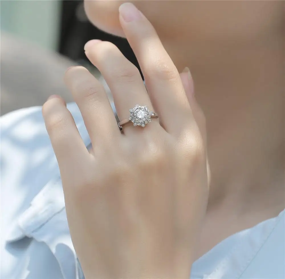 

ANZIW 925 Sterling Silver Moissanite Diamond 1.0CT Unique Halo Engagement Ring Adjustable Size For Jewelry Gift
