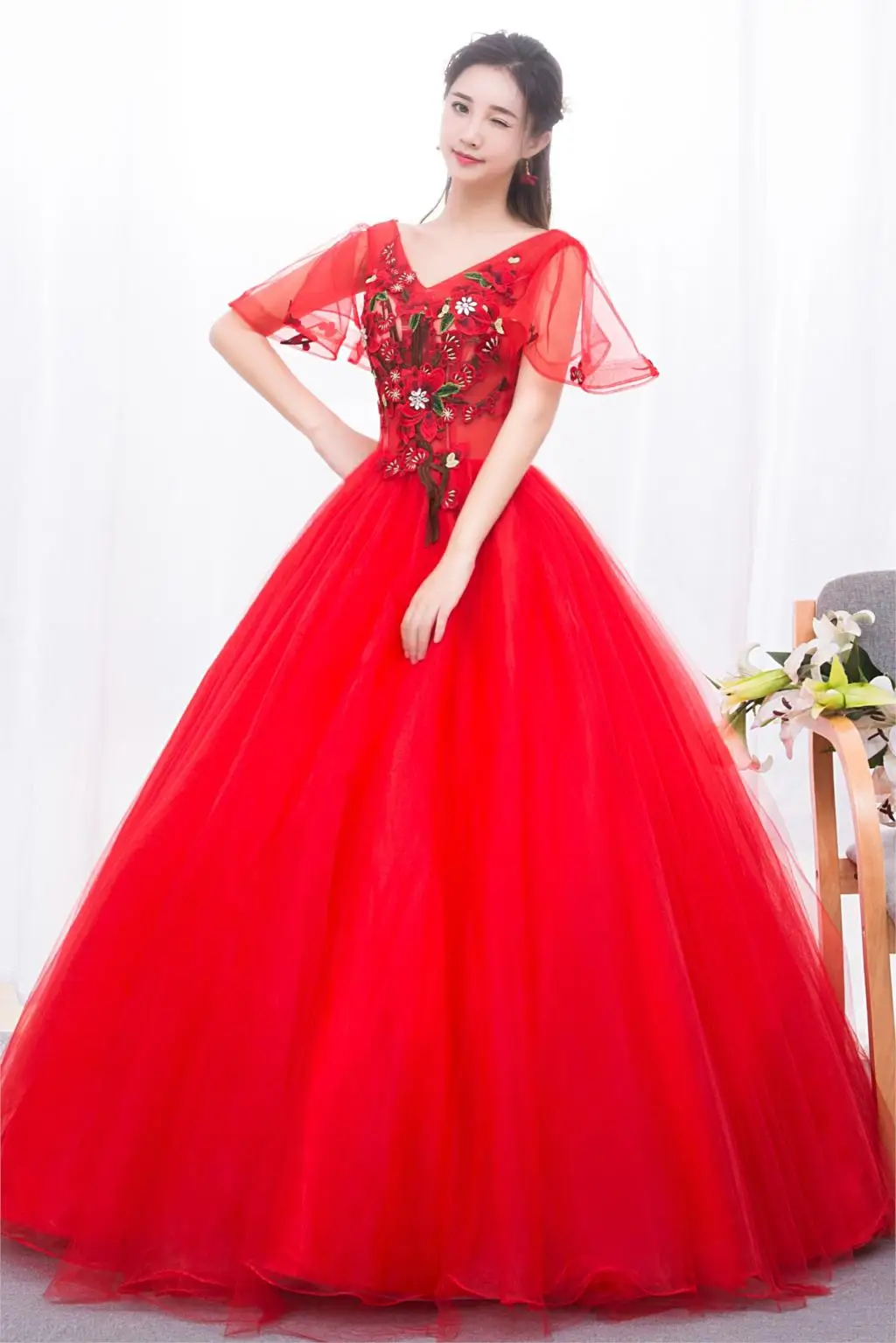 

2019 Embroidery Appliques Ball Gown Quinceanera Dresses Satin Beaded Sweet 16 Dresses Vestidos De 15 Anos