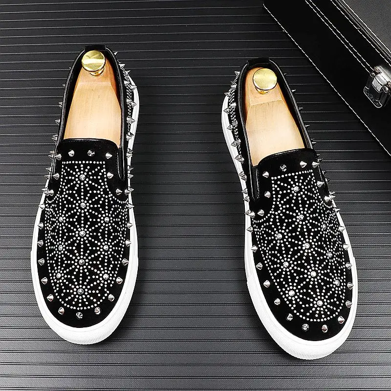 

New 2021 Britain Luxury Designer Men Rhinestone Rivets Embroidered Platform Shoes Man Low-top Loafers Thick Bottom Sneakers