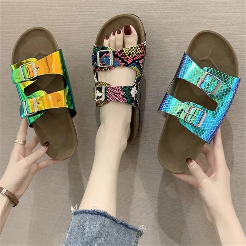 

Шлепанцы женские светоотражасветильник, на плоской подошве, с двойной пряжкой, 2021, размера плюс, 35-43