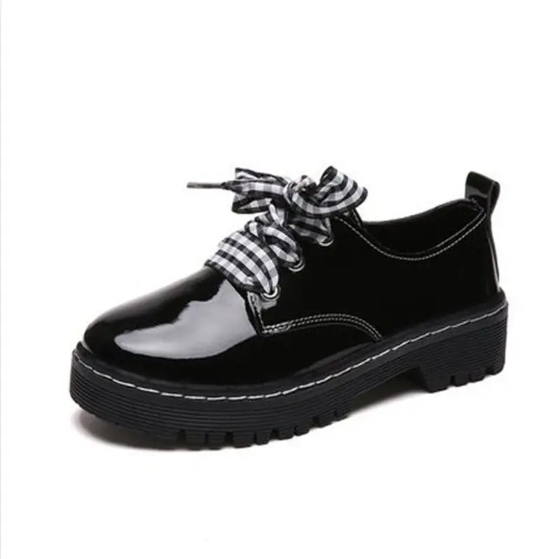 Туфли женские лакированные на платформе без застежки плоская подошва с