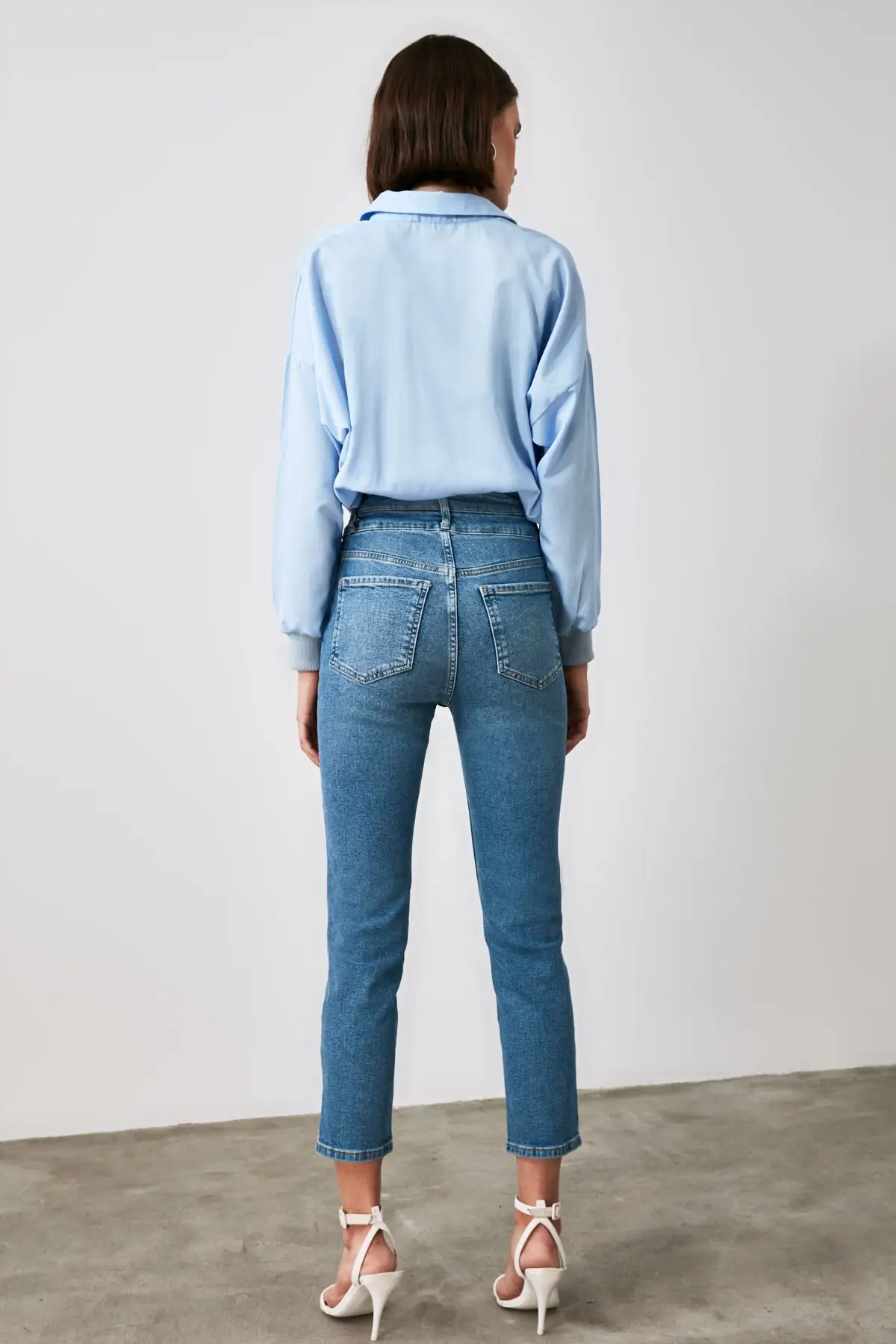 

Trendyol Bel Detatl High Bel Mom Jeans TWOAW21JE0428