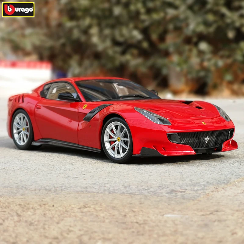 Модель автомобиля Bburago Ferrari F12 TDF 1:24 литье под давлением металлическая модель