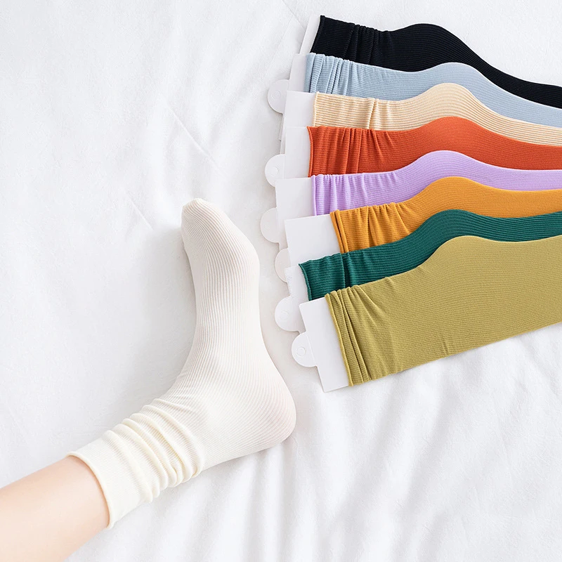 

Тонкие свободные носки для женщин и девочек, милые повседневные мягкие нейлоновые высокоэластичные однотонные белые фиолетовые носки в ст...