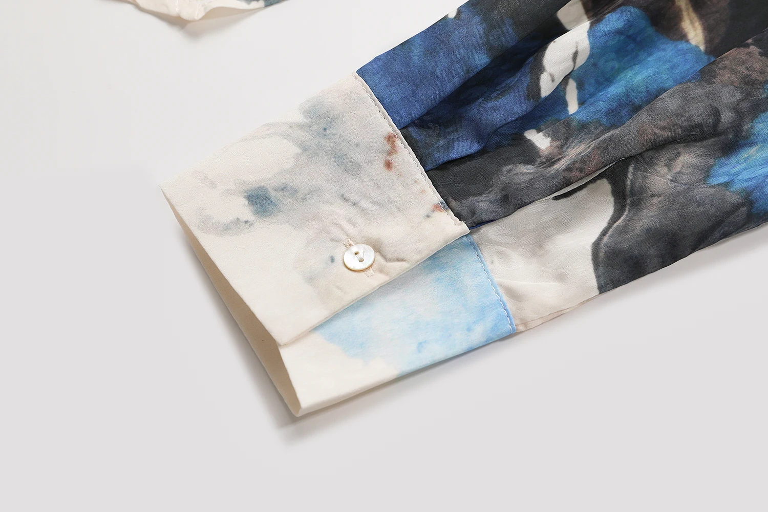 

2021 Spring Women Shirts Loose Oversized French printed Blouses Female Tops New Lapel Long Sleeve Fit Fashion Tide