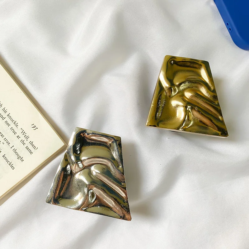 

Retro DIY Rhinestone Luxury Mobile Phone Folding Stand Paste Ins Wind Desktop Lazy Flat Stand Expanding Phone Grip