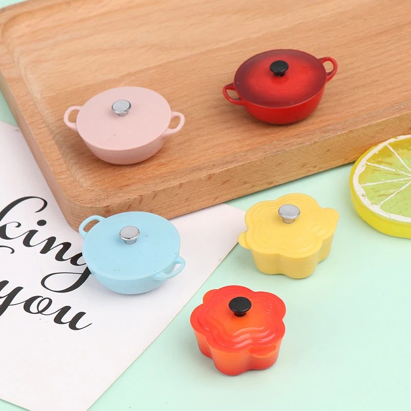 

1Pc 1/6 1/12 Dollhouse Miniature Candy Color Soup Pot Milk Pot Dolls Kitchen Accessories Different Shapes And Colors Randomly