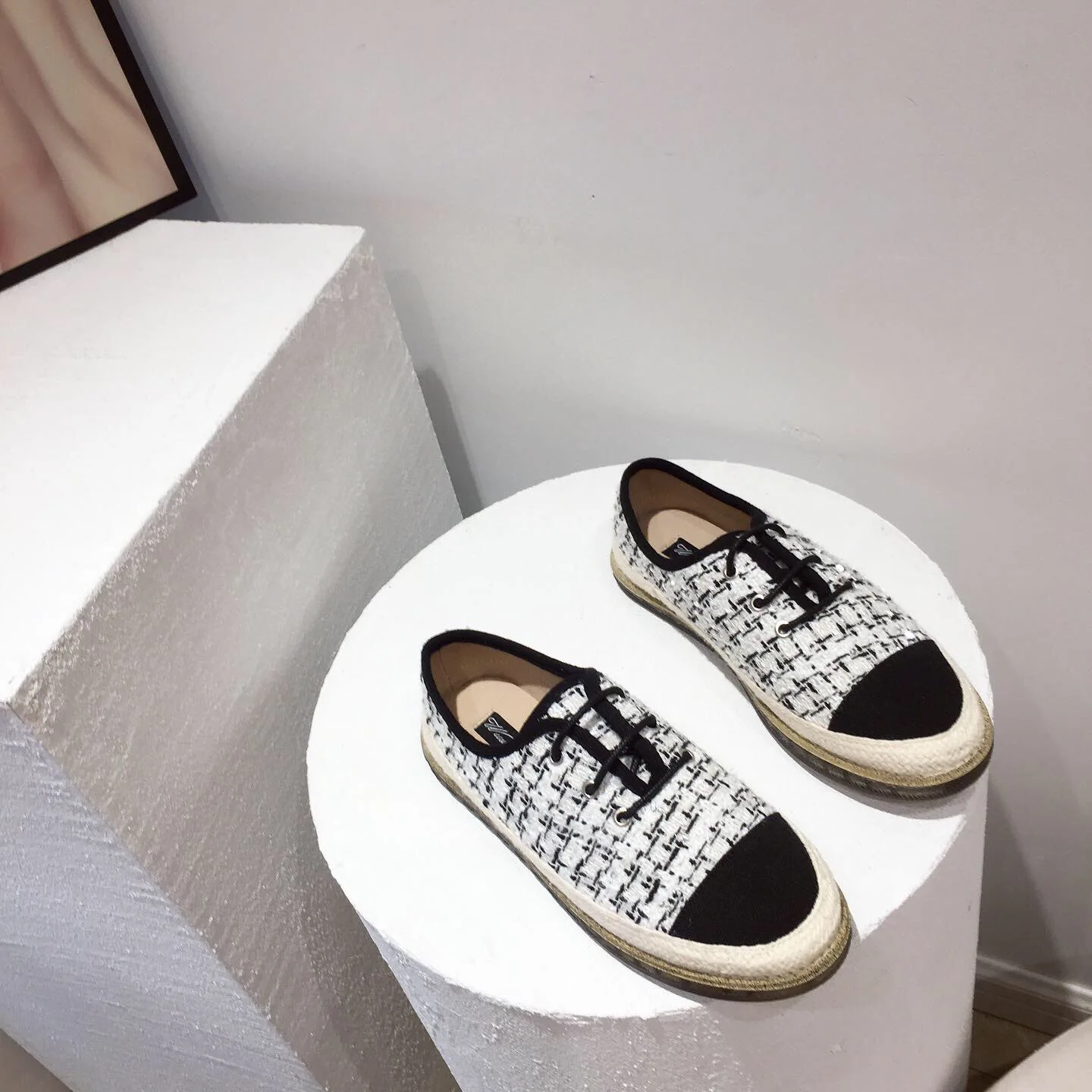 

Shoes Woman 2021 Modis Female Footwear Round Toe Casual Sneaker Autumn Mixed Colors All-Match New Cute Cross Dress Fall Winter L