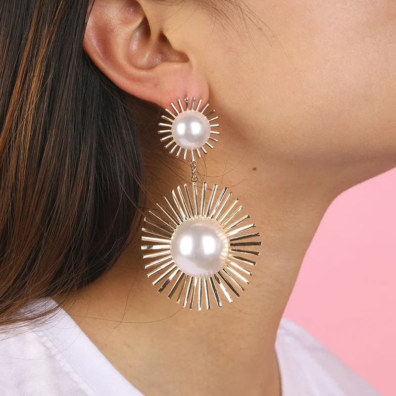 Женские крупные серьги подвески Sindlan большие с жемчужинами и цветком эффектные