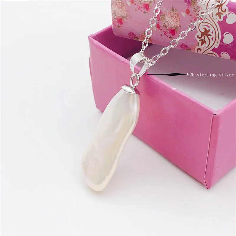 Очаровательное женское ожерелье с кулоном из натуральной кожи розовым