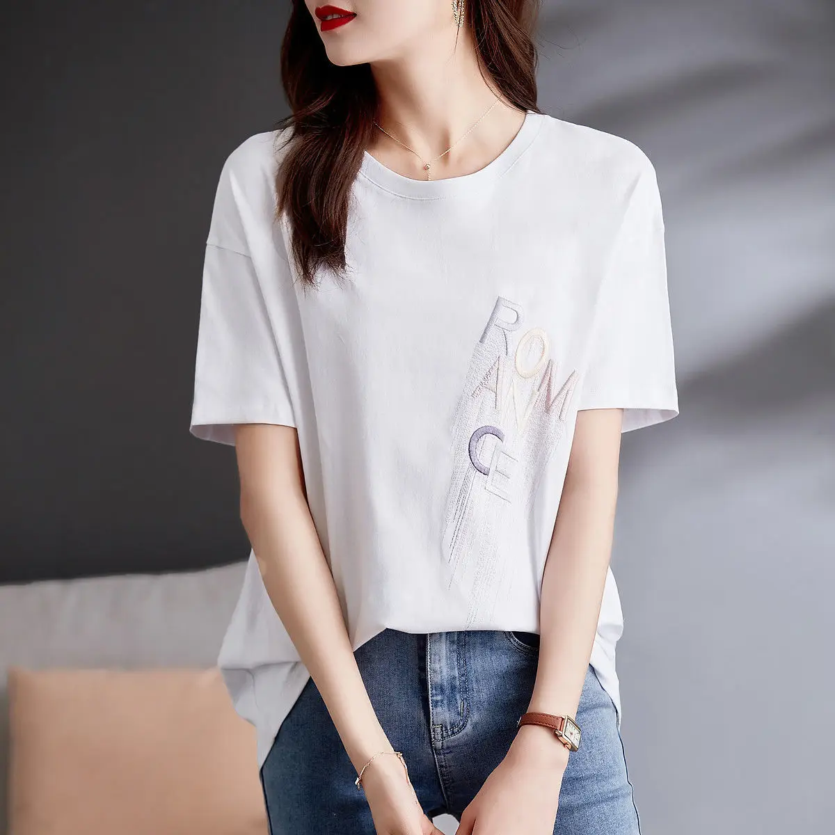 

Summer 2021 new relaxed simple white base short sleeve T-shirt for women