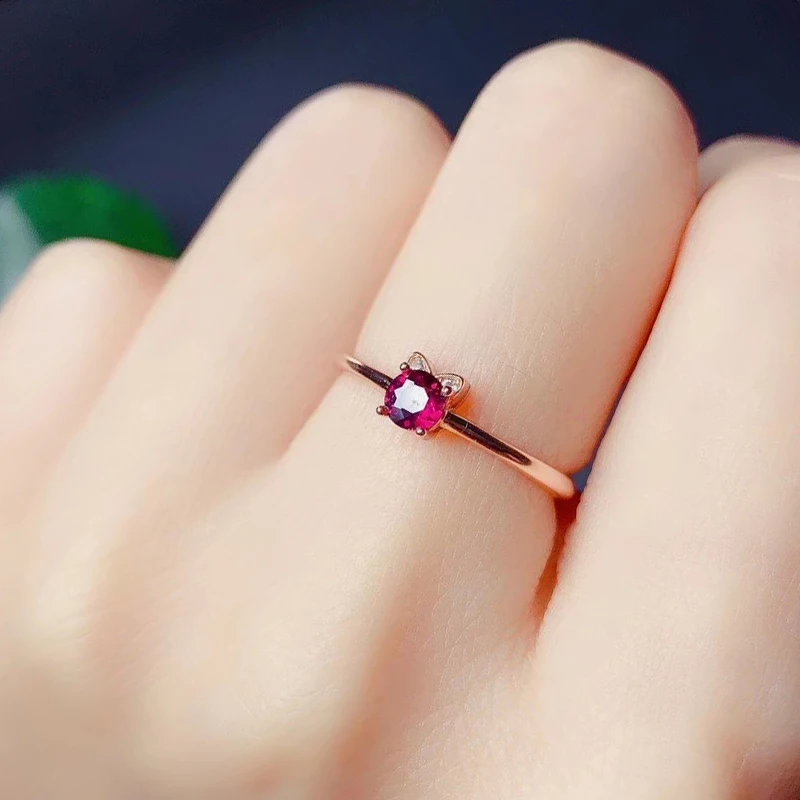 Комплект ювелирных изделий из серебра 925 пробы с гранатом