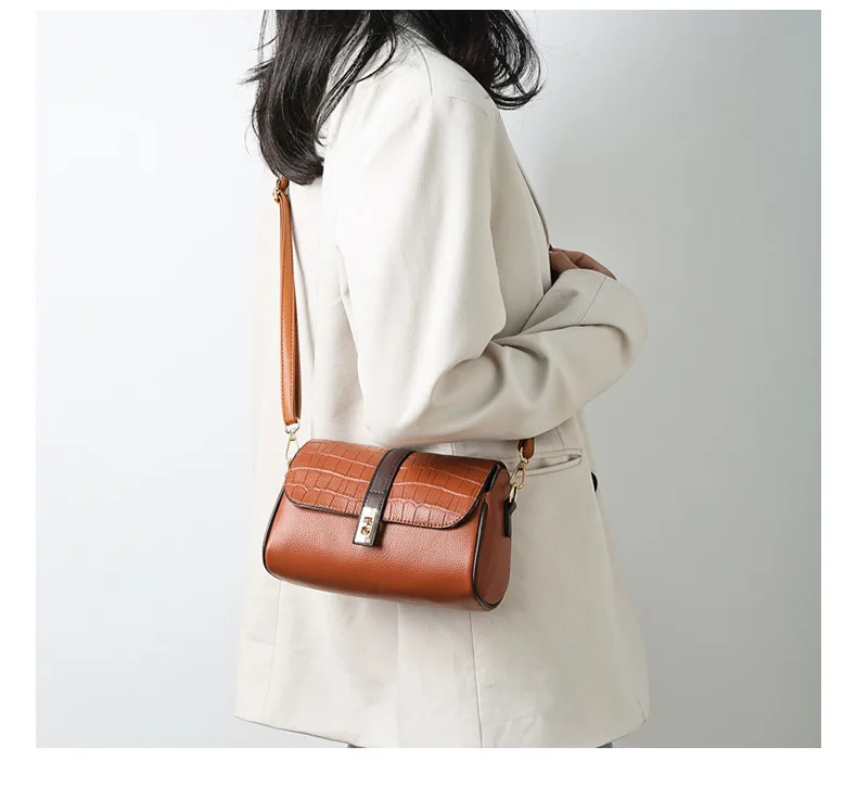 

2021 new European and American fashion small square bag trend large capacity one-shoulder women's cross-body bag simple atmosphe