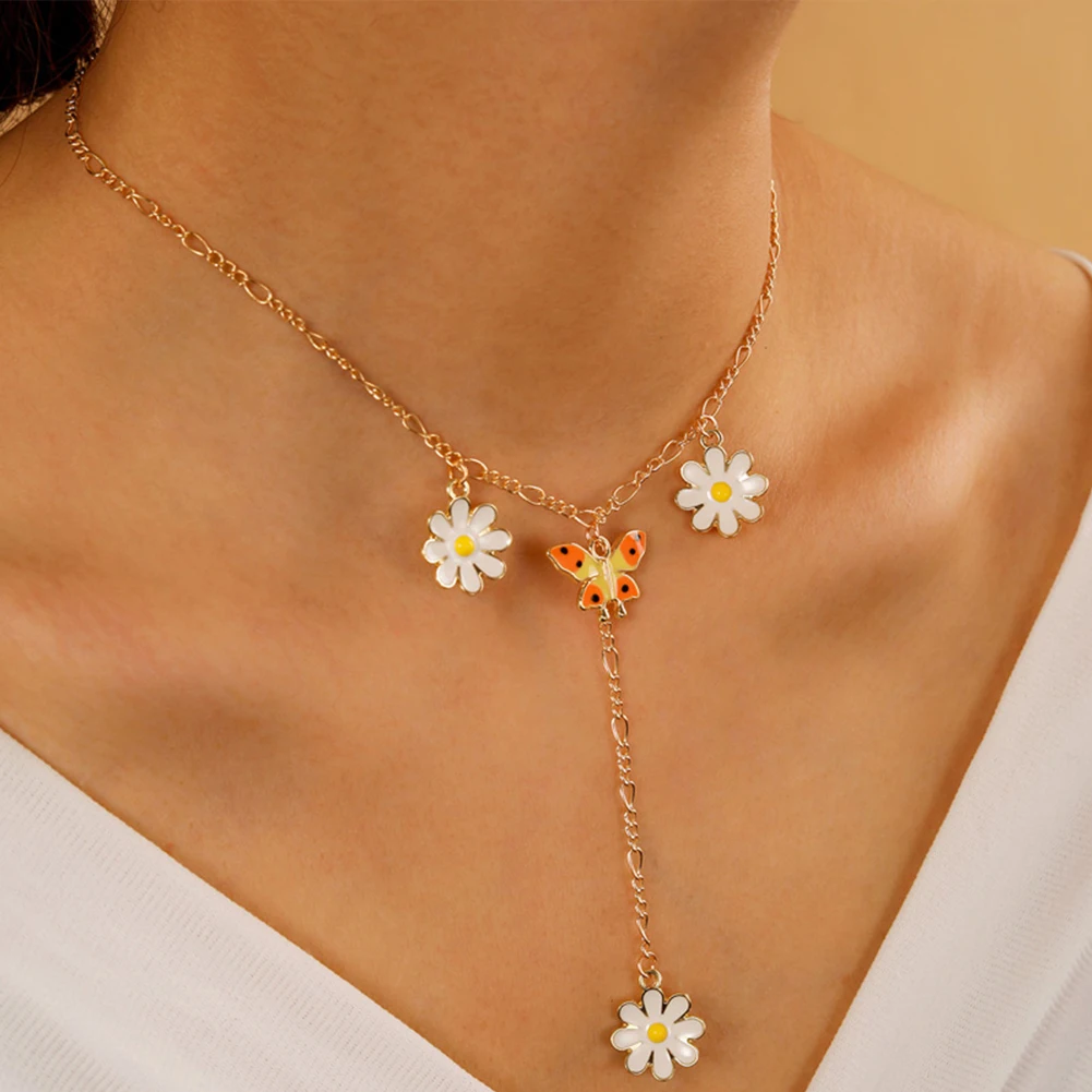 

Women Stylish Marguerite Butterfly Pendant Clavicle Chain All Match Lovely Golden Necklace