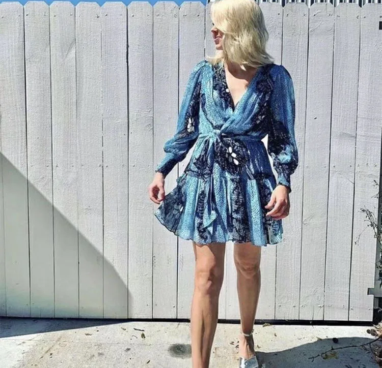 Мини-платье с длинным рукавом V-образным вырезом и поясом | Женская одежда