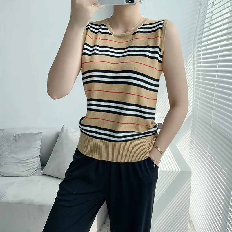 Женский трикотажный жилет полосатый без рукавов с круглым вырезом на бретельках