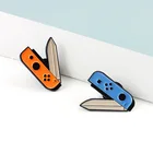 Эмалированная булавка оранжевого или синего цвета, брошь с изображением героев игр, контактный переключатель, геймпад Nintendo, Ювелирное Украшение Нож, Подарочный значок для мальчиков и девочек