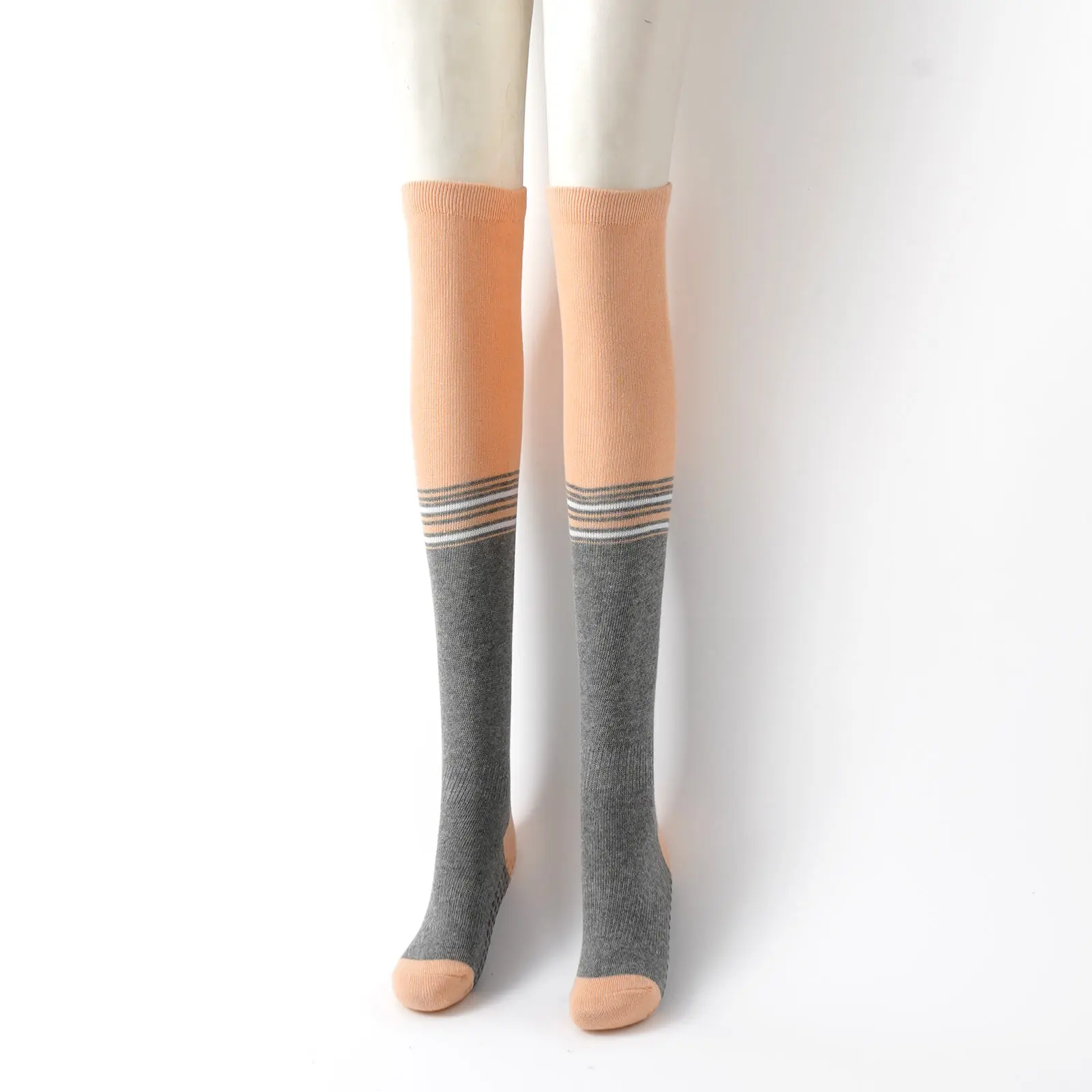 Осенне зимние теплые хлопковые носки полосатые длинные женские чулки до бедра