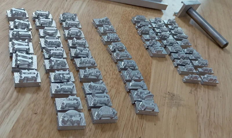 Старый английский текст черные буквы капиталы и низкие 0 9 фигурок формы ручная