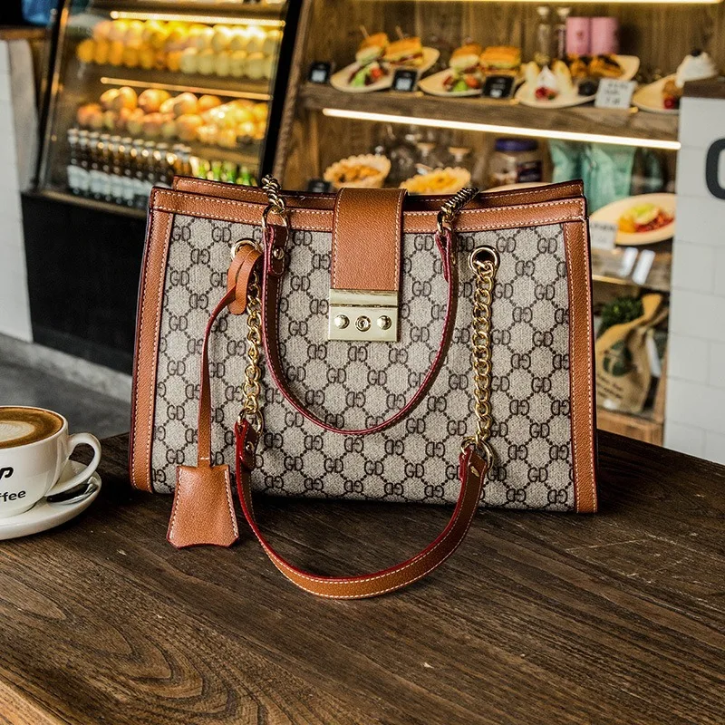 

2020 new tote bag large-capacity printing Korean version tote bag leather fashion shoulder bag chain female bag handbags