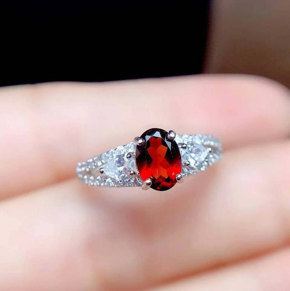 Новое натуральное мозамбикское кольцо-гранат в форме голубя серебро 925 пробы