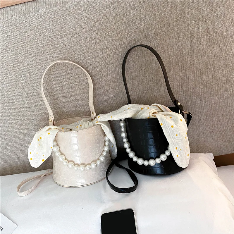 Женская сумка-ведро с имитацией под крокодила жемчугом |