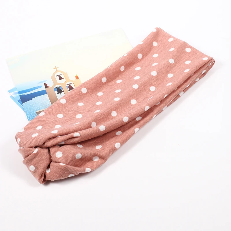 Широкая эластичная повязка на голову в горошек с перекрещивающимися полосками